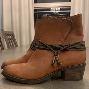 Genuine Leather NWT size 7 booties
